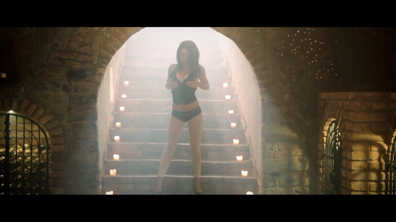 「Nici Dee・KATY ROSE・Taylor Sandsの白人モデル美女3人が魅せるPLAYBOY共演」のサムネイル