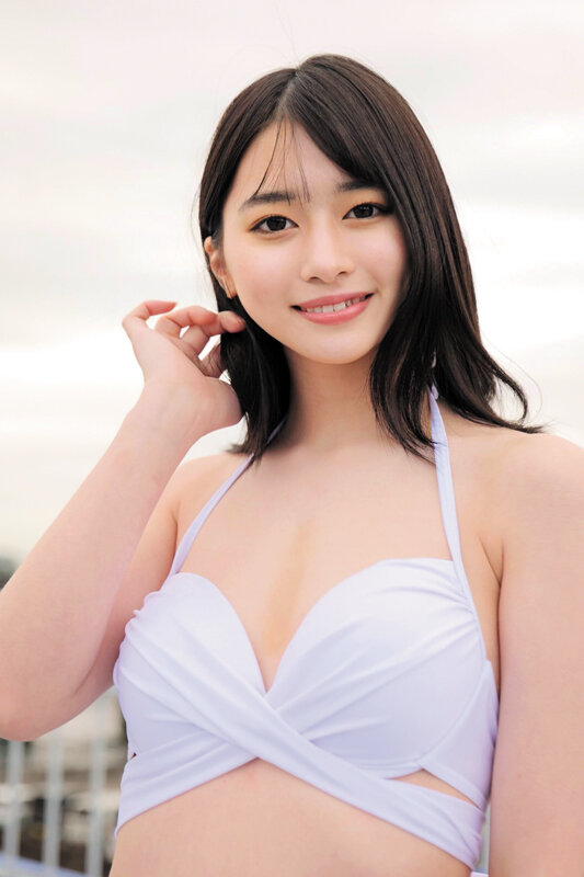 「素人女子大生ひかる＆なぎさが水着マッサージでナンパされ中出し！夏のビーチギャル発情体験」のサムネイル