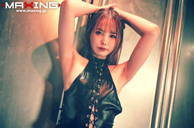 「松本いちかがボンテージ姿で痴女プレイ!スレンダー微乳美女のフェラ&中出し濃厚セックス」のサンプル画像12枚目