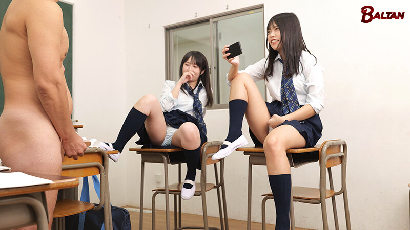 「橘紅葉×水野ろあの3P乱交！ギャル女子校生が制服姿でパンチラ誘惑する美少女プレイ」のサンプル画像3枚目