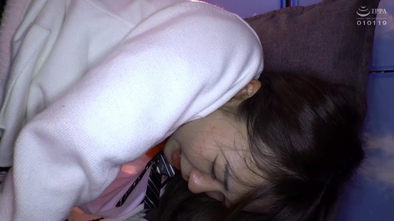 「【素人ナンパ】マジックミラー号で拘束プレイ!潮吹き絶頂から中出しまで|あき撮って出し」のサンプル画像18枚目