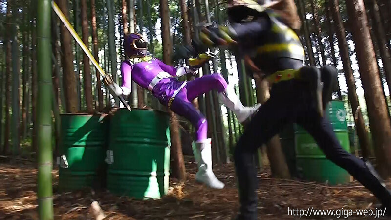 「加賀美さら・藤井レイラが女戦士に!竜神戦隊リュウジンバイオレットで絶体絶命のピンチシーン」のサンプル画像11枚目