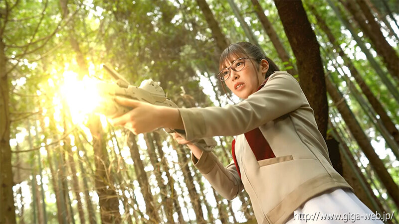 「加賀美さら・藤井レイラが女戦士に!竜神戦隊リュウジンバイオレットで絶体絶命のピンチシーン」のサンプル画像4枚目