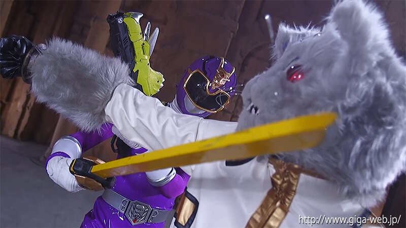 「加賀美さら・藤井レイラが女戦士に!竜神戦隊リュウジンバイオレットで絶体絶命のピンチシーン」のサンプル画像8枚目