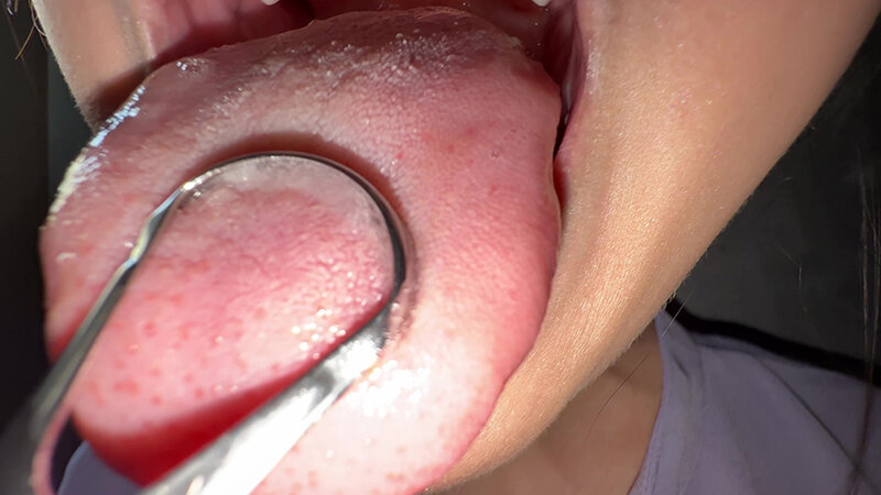 「【谷田かりな】素人お姉さんをナンパ!個人撮影で魅せる舌ブラシ汚舌苔採取の瞬間」のサンプル画像13枚目