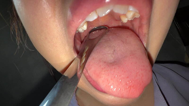 「【谷田かりな】素人お姉さんをナンパ!個人撮影で魅せる舌ブラシ汚舌苔採取の瞬間」のサンプル画像15枚目