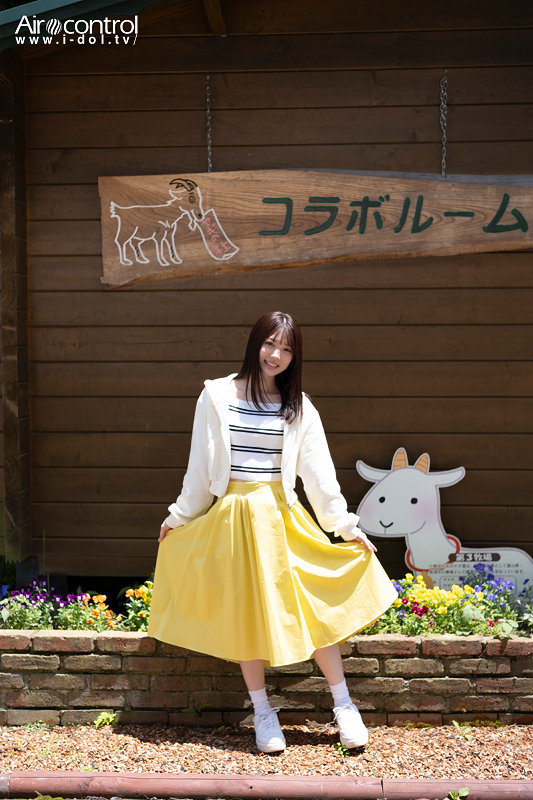 「石川澪「森の聖域」癒し系グラビア映像で魅せる清楚な美貌と魅惑のボディライン」のサンプル画像5枚目