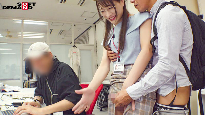 「めがねOLニューハーフ諏訪珠生がアナルセックスで魅せる！18cm巨根の頼れる姉御肌社員デビュー」のサンプル画像14枚目