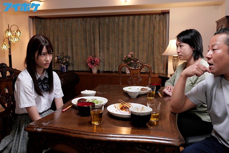 「楓カレンが女子校生スク水姿で辱めを受ける!スレンダー美少女の競泳水着プレイ」のサンプル画像1枚目