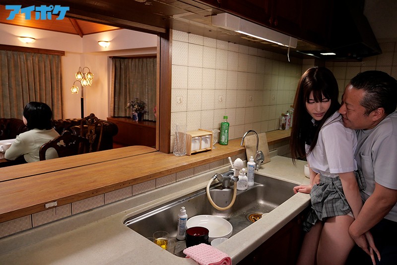 「楓カレンが女子校生スク水姿で辱めを受ける!スレンダー美少女の競泳水着プレイ」のサンプル画像4枚目