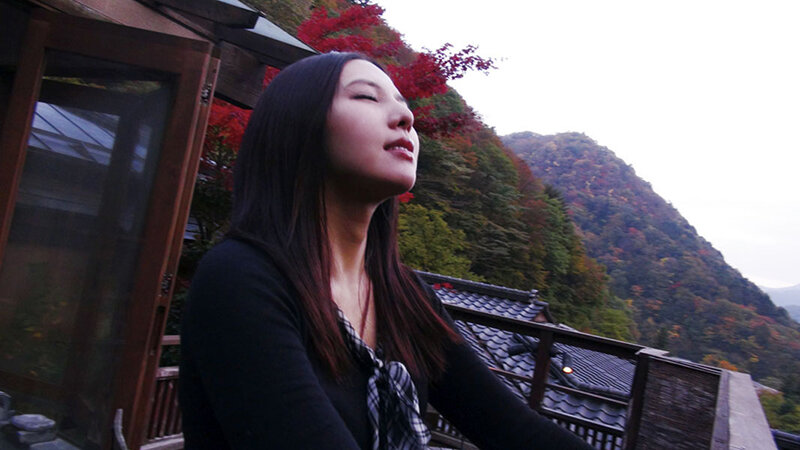 「【人妻・主婦】不倫旅行で燃え上がる禁断の乱交プレイ｜AIリマスター版で蘇る背徳の湯恋物語」のサムネイル