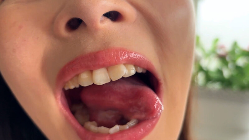 「【素人ナンパ】街角で声をかけたお姉さん店員みおりさんの恥じらい口内観察プレイ動画」のサンプル画像14枚目