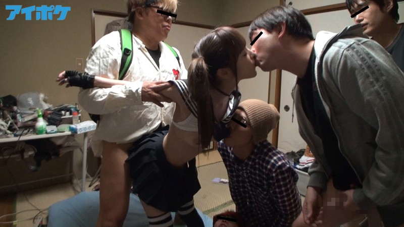 「桃乃木かな コスプレ美少女が乱交＆イラマチオで責められる オタサーの姫が性処理ペットに堕ちる」のサンプル画像7枚目