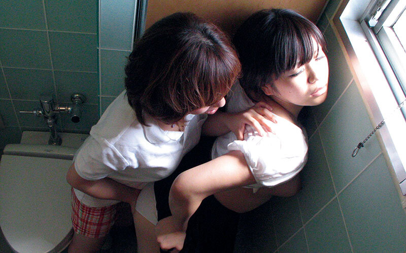 「レズビアン×クンニ×指マンで責められる盗撮風エロ動画｜突然襲われた女性の反応がエロすぎる」のサンプル画像13枚目