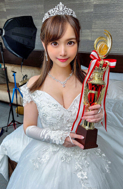 「【素人コスプレ】爆乳レースクイーンの個撮フェラ映像が流出！秘密のプライベート盗撮動画11名収録」のサムネイル