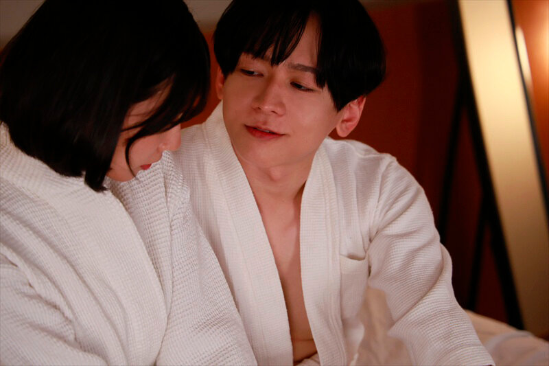 「宮城りえがカップルで魅せる濃密プレイ|デカチン巨根に身体を委ねる甘い時間」のサンプル画像9枚目