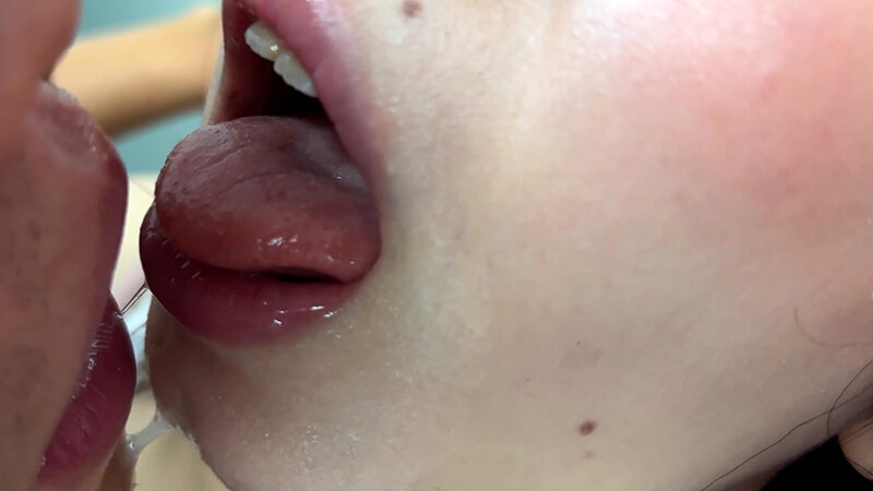 「素人お姉さんにナンパでキス・接吻をお願い！食品工場事務員みりなちゃんの甘い唇体験」のサンプル画像20枚目