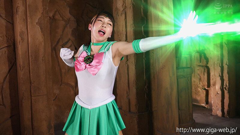 「さつき芽衣が魅せる女戦士コスプレ！美少女戦士セーラーラミューム闇染の激しい戦い」のサンプル画像5枚目