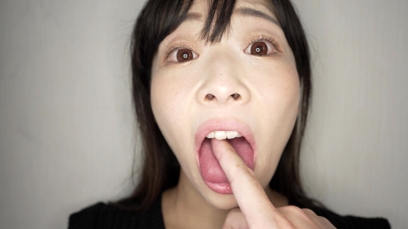 「【原美織】素人お姉さんをナンパ！唾液たっぷり口臭チェックで密着個人撮影」のサンプル画像16枚目