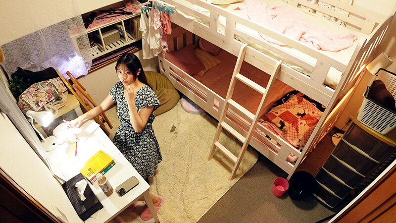 「【素人女子大生】有名私大女子寮の盗撮映像！清楚な美女の過激オナニーと指マン自慰記録」のサムネイル