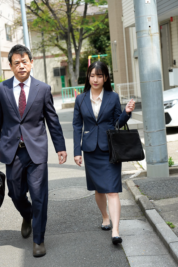 「宮西ひかる 相部屋で美人部下と逆NTR展開！人気女優の誘惑シチュエーション作品」のサムネイル