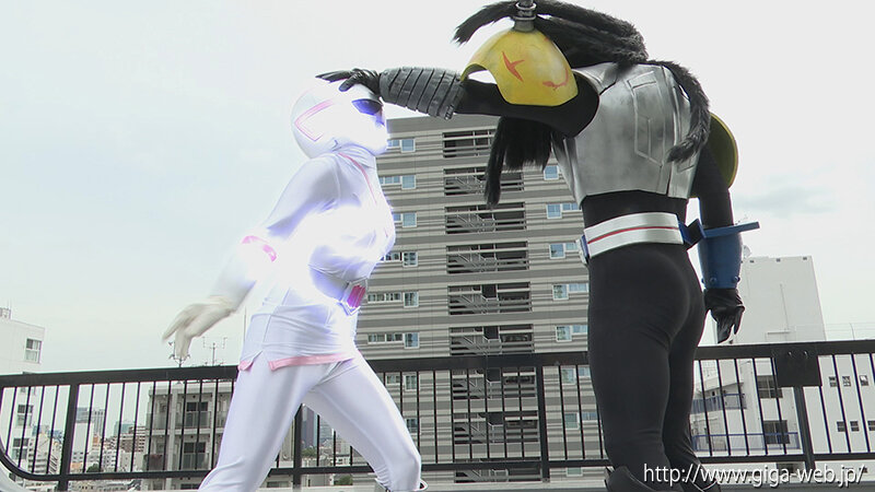 「及川うみが女戦士に変身！アースホワイトの屈辱と快感に悶える特撮ヒロインピンチ」のサンプル画像5枚目