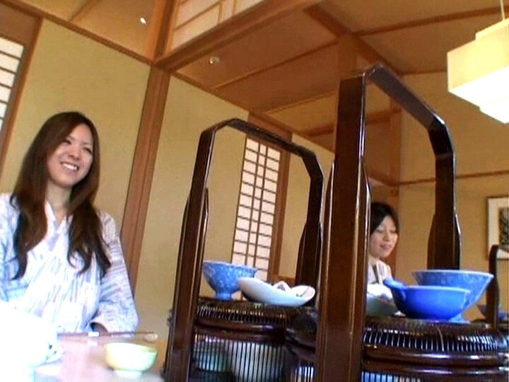 「【人妻・主婦】美人妻の不倫温泉旅行で乱交プレイ！禁断の湯恋ドラマ【AIリマスター版】」のサンプル画像15枚目