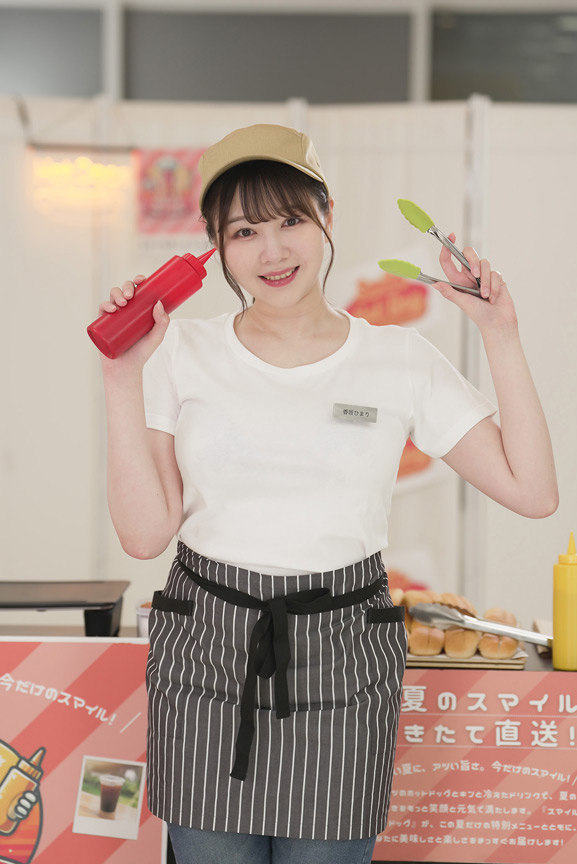 「【逢月ひまり・小坂ひまり】人気AV女優が挑む羞恥企画！商業施設での過激チャレンジ【野外露出系】」のサンプル画像2枚目