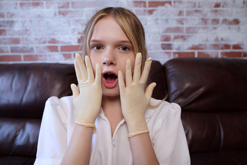 「【素人ナンパ】小柄な白人美女が激しく潮吹き！2年ぶりの再会で大興奮の展開に」のサンプル画像19枚目