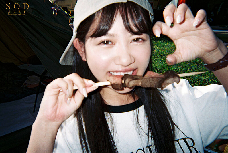 「百仁花とキャンプデートで野外露出＆濃厚キス！テント内でイチャラブフェラする一泊二日の旅」のサンプル画像13枚目