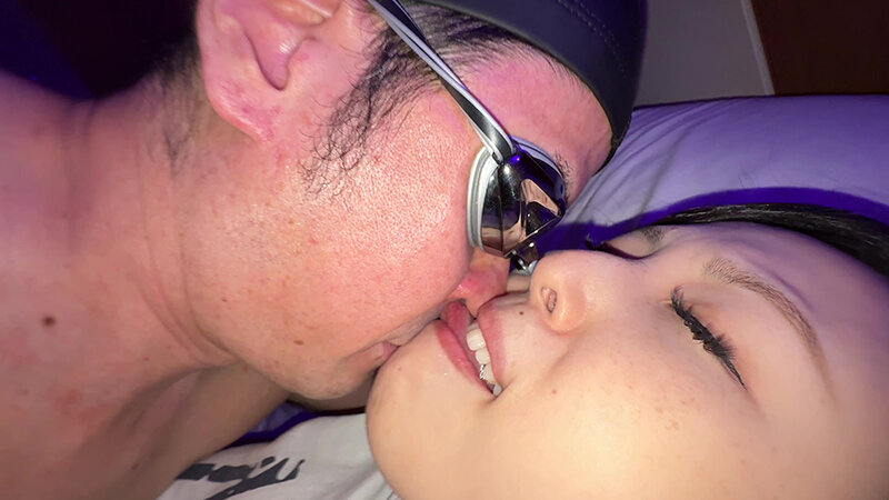 「【横山夏希】美人お姉さんをナンパ！素人風の濃厚キス個人撮影が話題」のサンプル画像12枚目