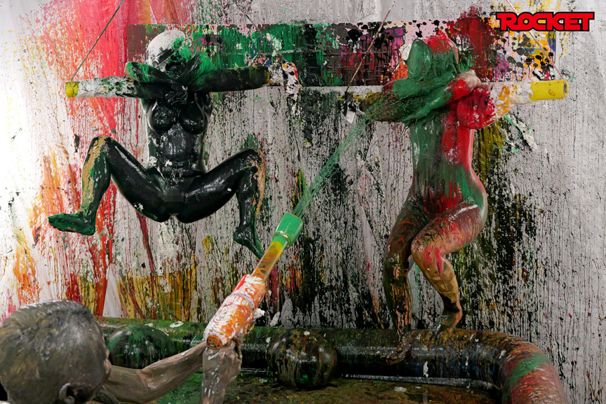 「幾野まち・赤城穂波ら4人がウェット＆メッシー体験！どろんこプールで濡れ場バラエティ企画」のサンプル画像15枚目