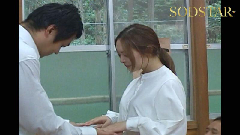 「小倉由菜が3P・4Pで白目絶頂！中出しされて失神する過激プレイ動画」のサンプル画像10枚目