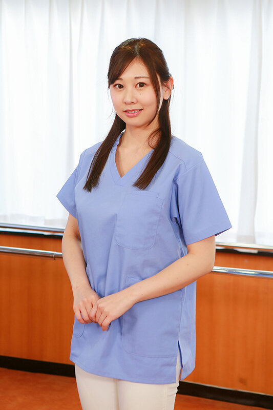 「綾瀬こころ・成実ひまりがリハビリ中に中出し！美人お姉さん理学療法士との禁断プレイ」のサンプル画像11枚目