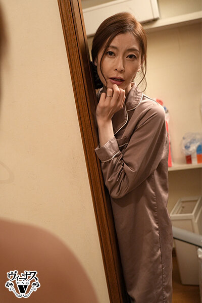 「葵百合香が魅せる巨乳熟女の中出し痴女プレイ！欲求不満な人妻義母の誘惑」のサンプル画像5枚目