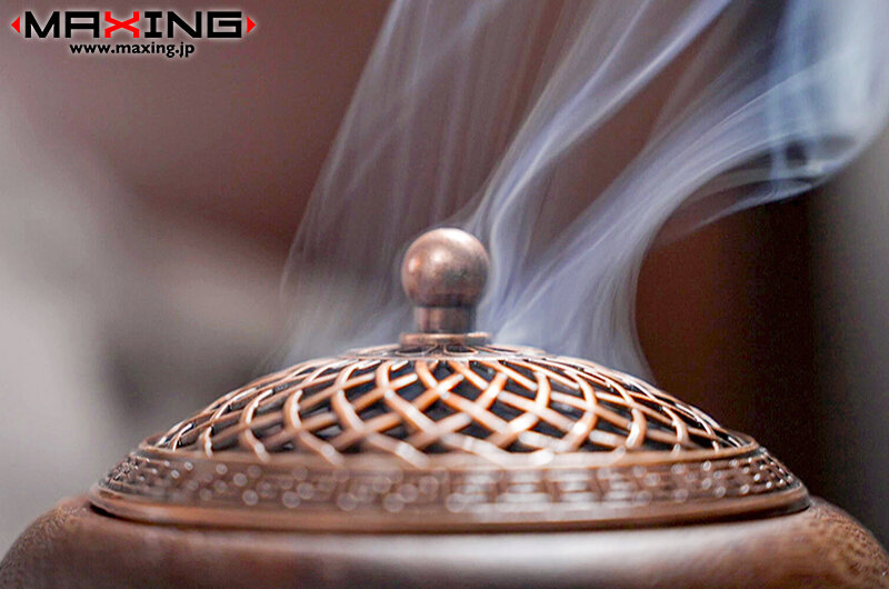 「大槻ひびき 美乳女優が3P中出しで絶頂アクメ連続イキ！濃厚キスで感度倍増の最高潮セックス」のサムネイル