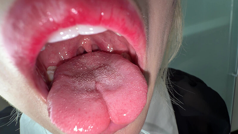 「【安堂はるの】素人お姉さんをナンパ！個人撮影で魅せる舌ブラシ汚舌苔採取の衝撃映像」のサンプル画像14枚目