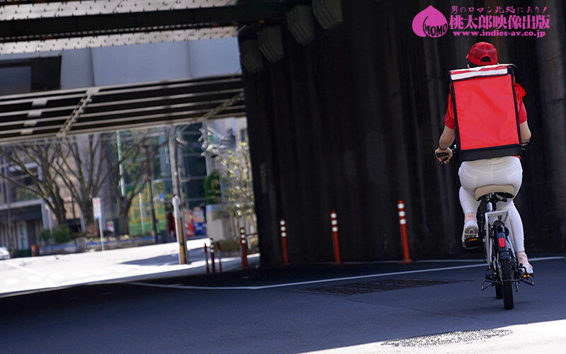 「【小梅えな】爆乳Kカップ人妻が魅せる濃厚パイズリ&中出し!敏感巨乳奥様の秘密アルバイト」のサムネイル