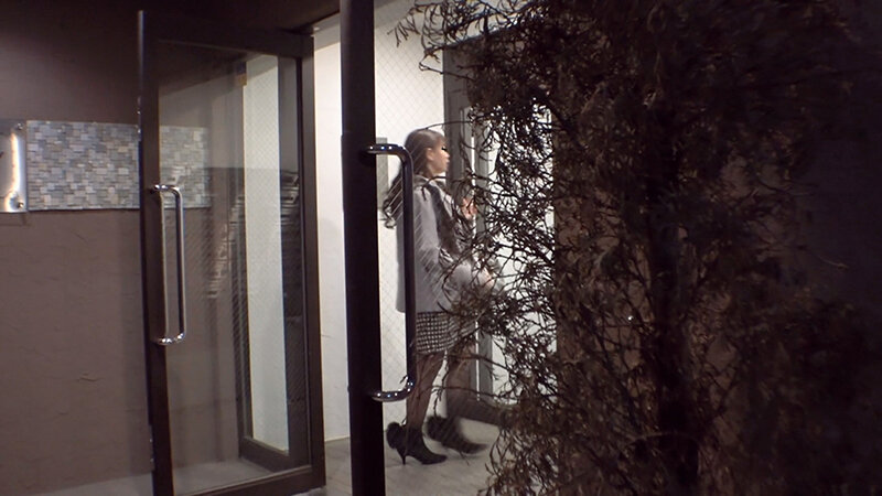 「【素人】オートロック侵入レイプ映像|中出し・イラマチオで犯される衝撃作品【凌辱】」のサンプル画像1枚目