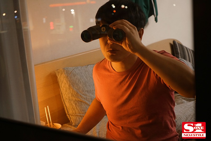 「星宮一花が魅せる盗撮・のぞきシチュエーション！美脚お姉さんに誘惑される禁断の展開」のサムネイル