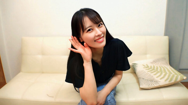 「素人巨乳お姉さんのオナニー見せつけ｜パイパン美女が恥じらいながら自慰を披露する興奮映像」のサンプル画像3枚目