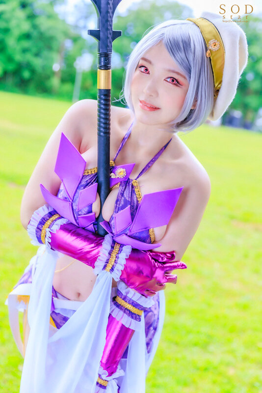 「恋渕ももなが爆乳コスプレで魅せる異世界ファンタジー！巨乳フェチ必見の濃厚プレイ」のサンプル画像3枚目