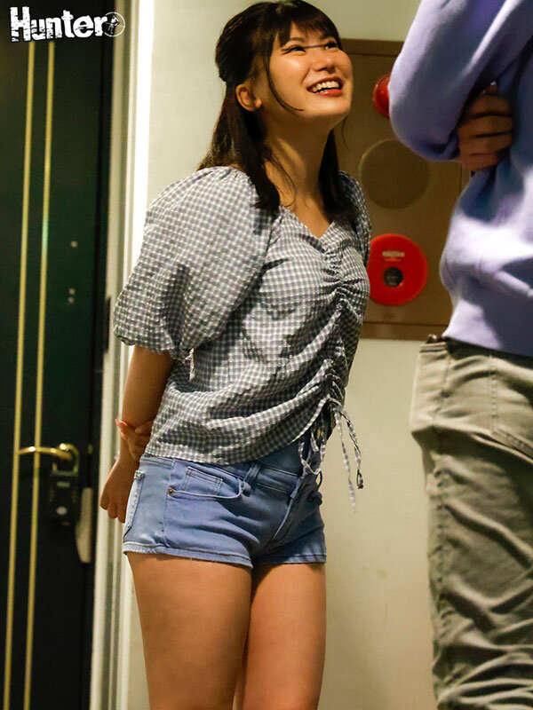 「【女子校生】玄関で即ハメ激ピス！イラマチオ＆3P中出しリレーで何度もイカされる辱め調教」のサンプル画像13枚目