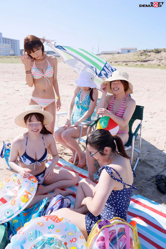 「【素人人妻】水着ママたちがナンパされてNTR大乱交!子供会の海水浴で3P寝取られ体験」のサンプル画像11枚目