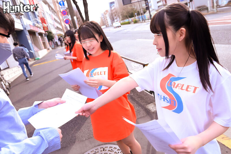 「【アイドル・芸能人】地下アイドルと乱交プレイ!ライブ会場で触り放題フェラ&中出し特典映像」のサンプル画像2枚目