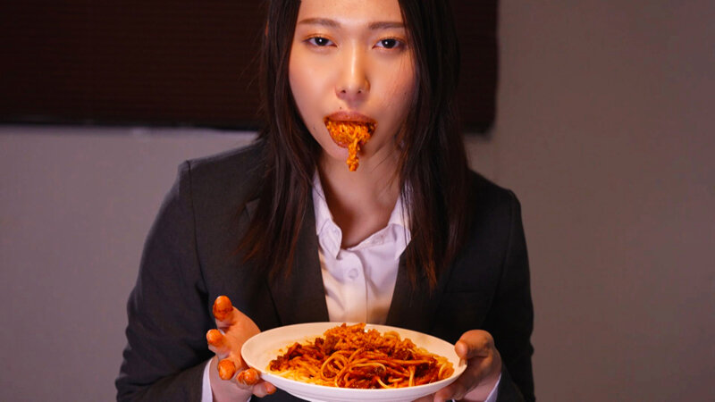 「三池小春の濃厚キス＆ねっとりフェラ動画｜ディルドプレイで魅せる口技テクニック」のサンプル画像13枚目