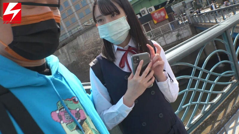 「【素人ハメ撮り】スレンダー制服美少女が中出し＆お漏らし！修学旅行で出会った無垢な女子の初体験記録」のサムネイル