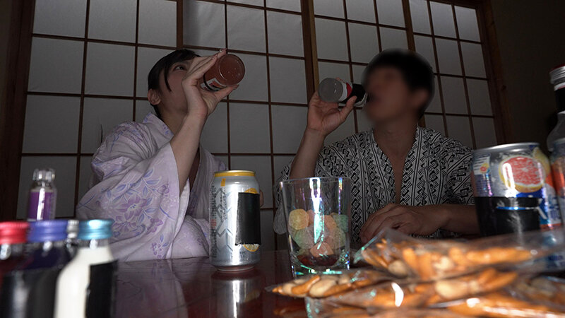 「吉澤友貴が魅せる人妻の野外露出＆ローションプレイ！温泉旅行で繰り広げる濃厚デート」のサムネイル