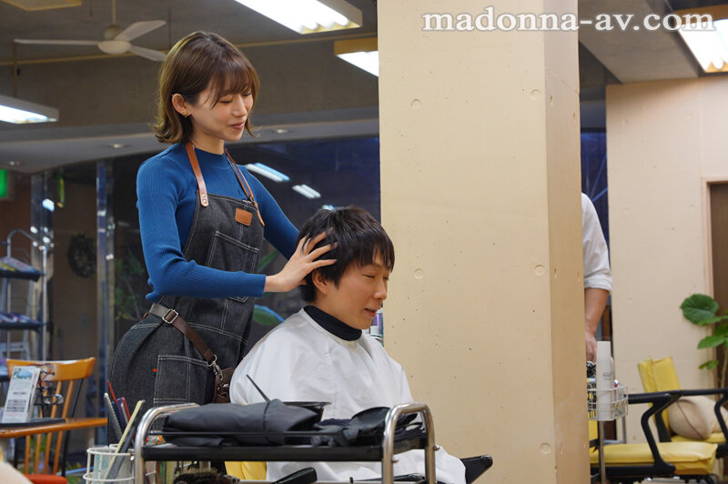 「黒川すみれ 人妻美容師が中出しを誘惑！熟女痴女の特別サービスに悶絶」のサムネイル