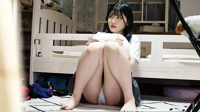 「女子校生の秘密のオナニー盗撮｜学生服美少女の指マン自慰を覗き見する興奮映像」のサムネイル